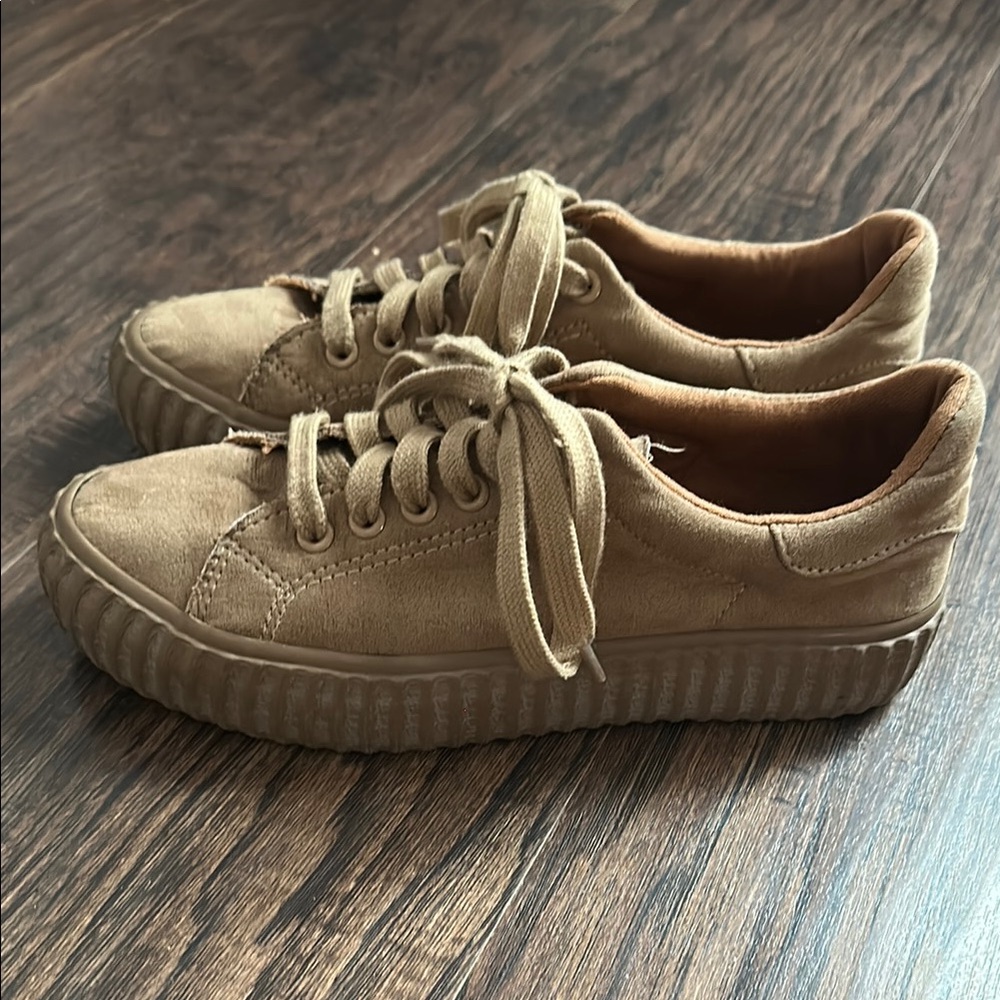 Rocket Dog Tan Women's Sneakers